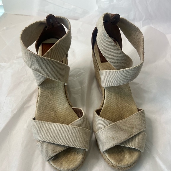 TORY BURCH Cream Wedge Sandals - Picture 16 of 16